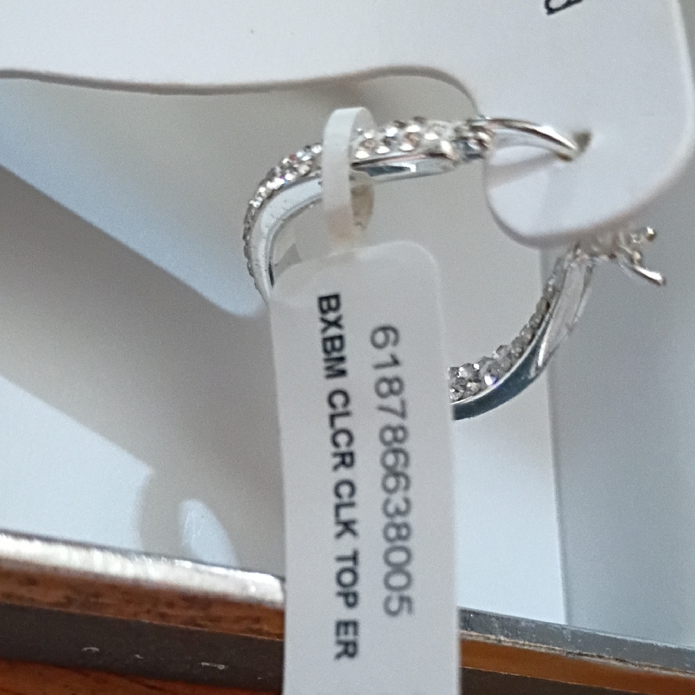 NWT Silver And Bling Earrings - Picture 9 of 12